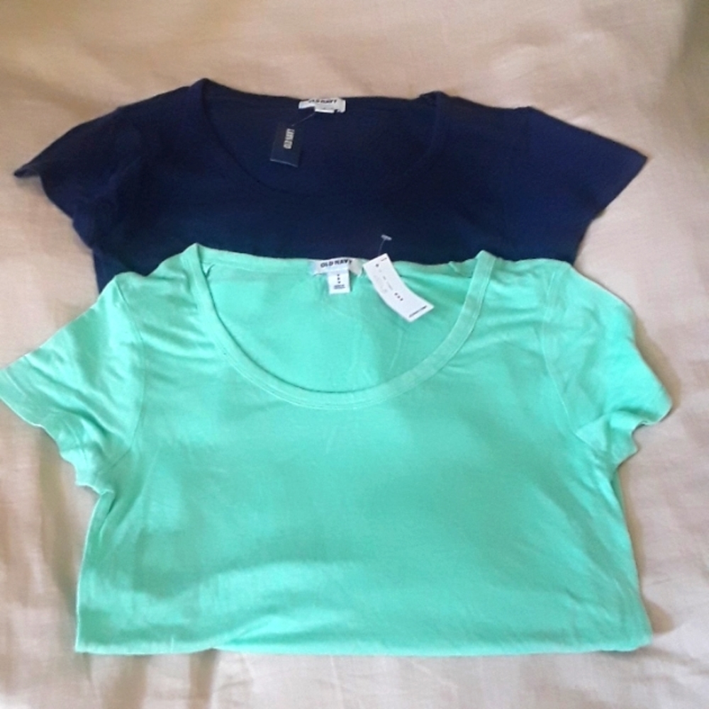 OLD NAVY MATERNITY  ( 2 ) TOPS TUNICS SIZE MEDIUM